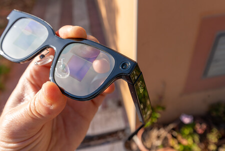 La cámara de las gafas y la pantalla vista desde fuera