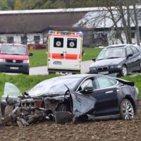 Dolorpasión™: Lo único en lo que el Tesla Model S es malo es en el arte de volar