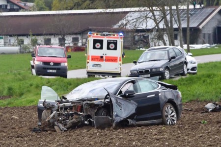 Dolorpasión™: Lo único en lo que el Tesla Model S es malo es en el arte de volar