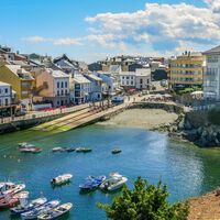 El pueblo de pescadores de Asturias que supera a Cudillero: playas eternas sin gente, piscinas naturales y buen marisco 