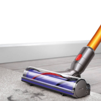 Dyson presenta su nueva aspiradora sin cables, Dyson V8, con la que presume de autonomía