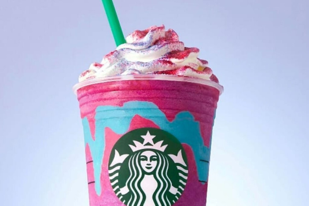 Cómo hacer un Frappé Arcoíris estilo Starbucks para celebrar el Pride Day 2023