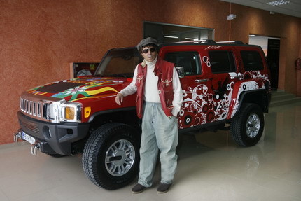 El presentador Jesús Quintero adquiere un Hummer H3 diseñado por Custo