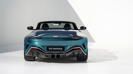 Aston Martin V12 Roadster 5