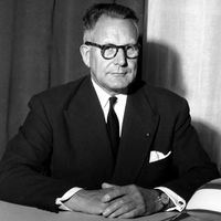 Pierre Lefaucheux levantó Renault de sus cenizas, pero una maleta en el asiento trasero de su coche le impidió ver su obra