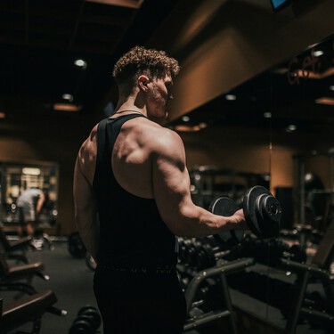 Ya no es sólo la creatina: los péptidos son la nueva clave entre los hombres jóvenes que buscan un físico perfecto a cualquier costo 