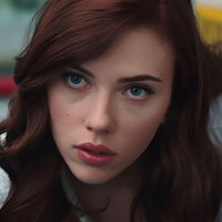 Si pausas Iron Man 2 en el minuto 26:52 verás que Tony Stark no es el único genio millonario que forma parte del UCM 