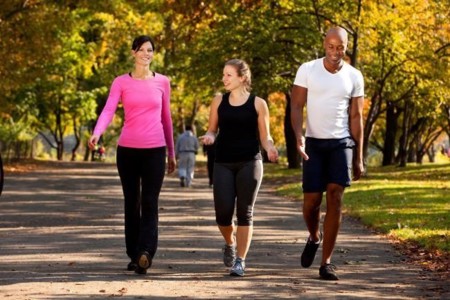 Caminar, una práctica sencilla y saludable
