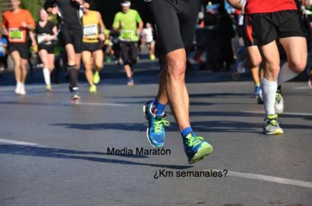 ¿Cuántos kilómetros debo correr a la semana para preparar una media maratón?
