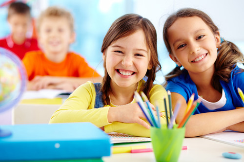 Algunos colegios prohíben que los niños tengan "mejores amigos", ¿es una buena idea?