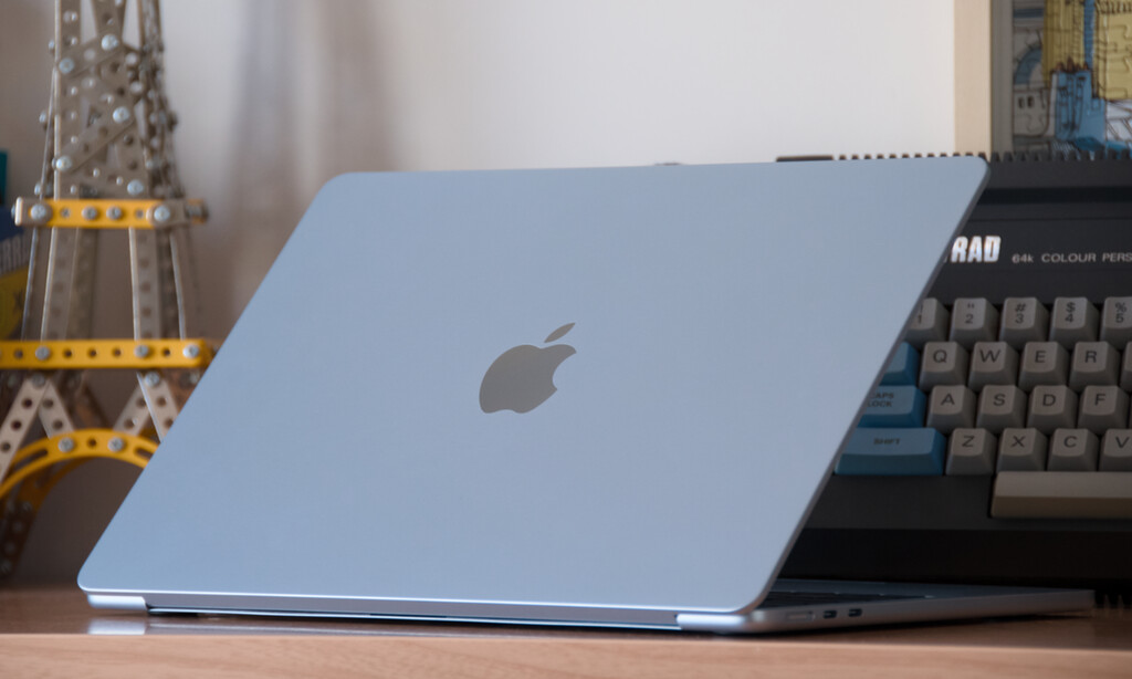 El MacBook Air tiene un buen descuento después del Black Friday: llévatelo con 512 GB y 350 euros de descuento