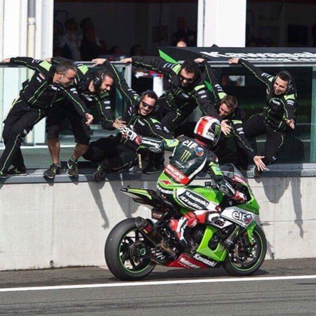Este fin de semana tendremos el broche final del WSBK en la noche catarí