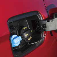 Paros en la producción de AdBlue para los camiones y coches diésel en Europa: se prevé escasez y ya ha empezado a subir de precio