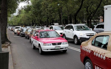 El gobierno de la CDMX dará 6,000 créditos para taxis híbridos y coches eficientes