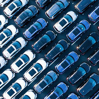 No, Macron no se lleva a Francia la producción de coches eléctricos del Grupo PSA y de Renault