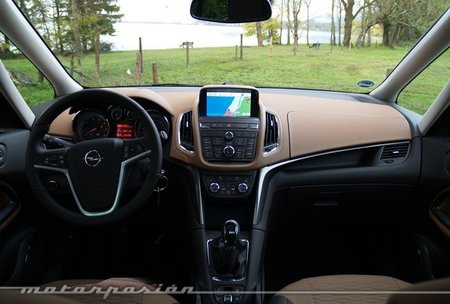 Opel-Zafira-Tourer-06