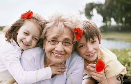 Estar en familia y a sus nietos, lo que más extrañan los abuelos durante la crisis del Covid-19