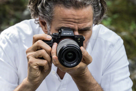 Sony A7 II, Olympus OM-D E-M10 Mark II, Nikon D5300, D3400 y más cámaras, objetivos y accesorios en oferta: llega Cazando Gangas