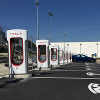 Tesla abre el primer Supercargador V3 en España, capaz de recargar hasta 120 km de autonomía en cinco minutos