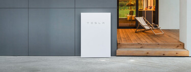 Las baterías de Tesla para el hogar llegan a España. Esto es todo lo que ofrecen para usar la energía solar y fomentar el autoconsumo 
