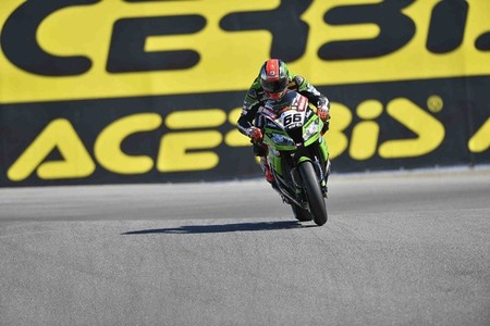 Superbikes Estados Unidos 2013: Tom Sykes se lleva la primera carrera a tres intentos