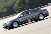 El Audi A8 que se comporta como un Clase E o un Golf