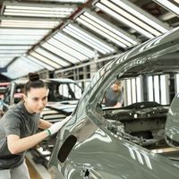 Hemos ido a Eslovaquia a ver cómo se fabrica el Porsche Cayenne Electric, y de paso ya sabemos cómo se siente pulsar el botón de los 1.000 CV 