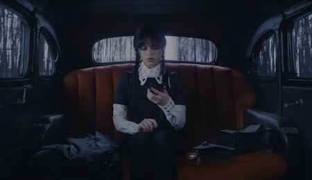 La limusina gótica de Miércoles en Netflix