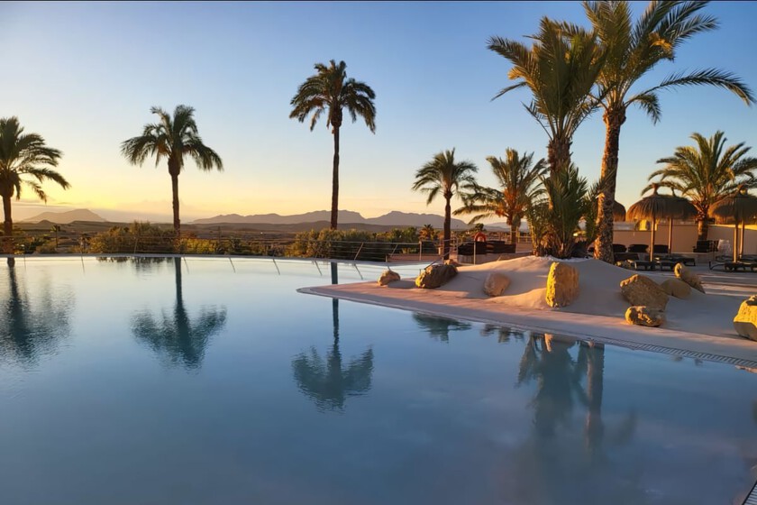 La única playa termal de Europa está en un desierto de Murcia: un balneario histórico con guiños al Titanic