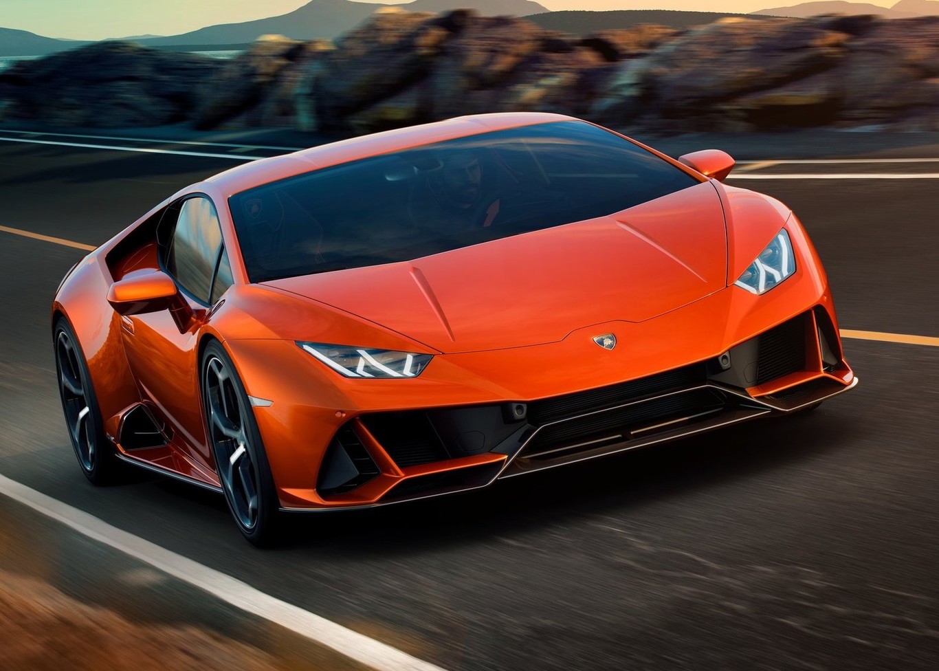 El nuevo Lamborghini Huracán EVO quiere ser más "Performante": 640 hp y 0 a 100 km/h en 2.9 segundos