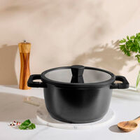 Lidl tiene una olla por poco más de 20 euros con colador incorporado y perfecta para preparar guisos bien consistentes