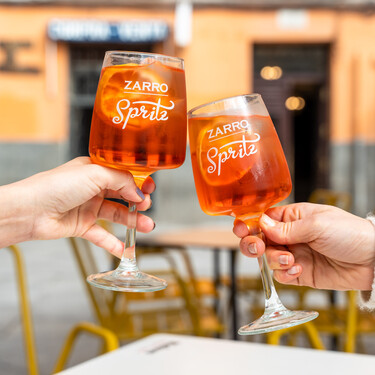 Adiós Aperol Spritz, este vermú español con toques de naranja y burbujas es perfecto para el aperitivo