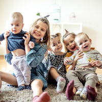 Las familias numerosas critican que el nuevo complemento por maternidad no reconozca a partir del cuarto hijo 