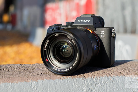 Sony A7 III, Canon EOS 4000D, Olympus OM-D E-M10 Mark II y más cámaras, objetivos y accesorios en oferta: Llega Cazando Gangas