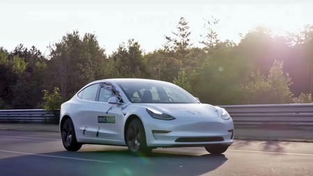 Este Tesla Model 3 ha recorrido 1.001 km con una sola recarga y en modo Autopilot (pero tiene truco)