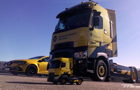 Conducimos el Renault T High Sport Racing