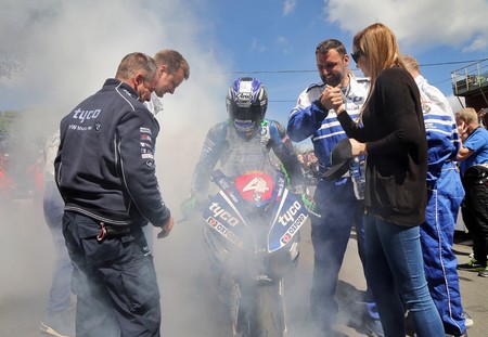 Ian Hutchinson Iomtt 2017