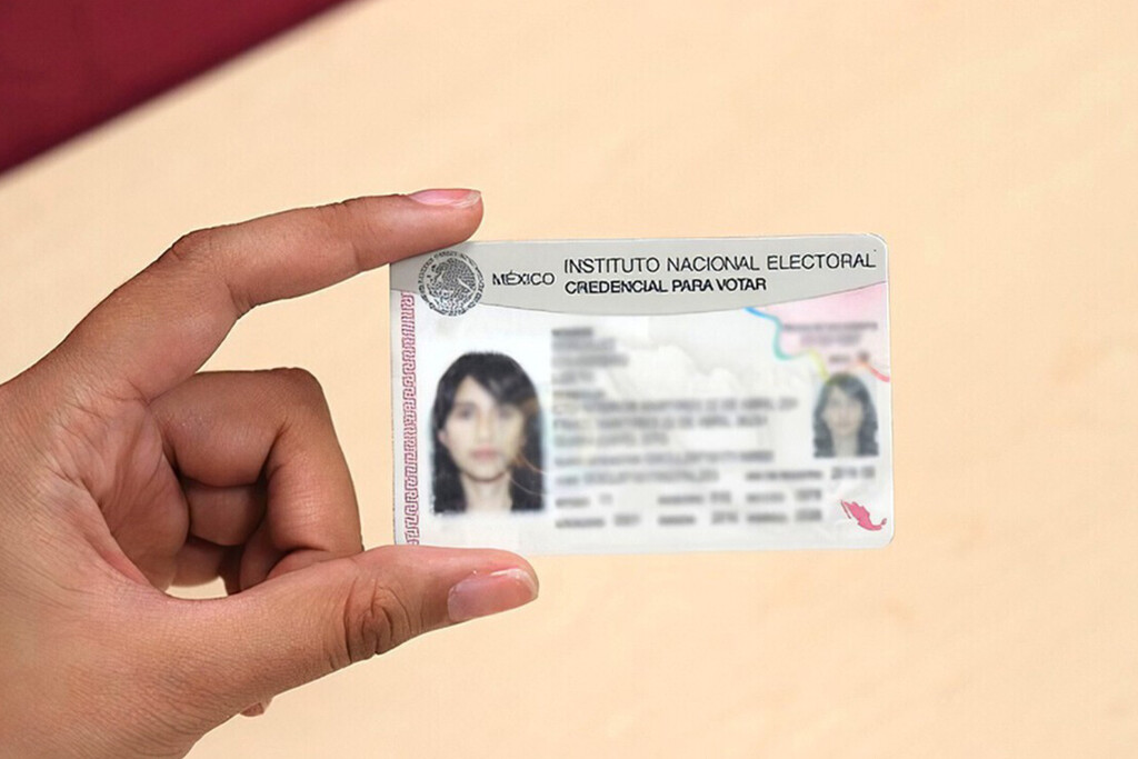 México quiere que todos tengan CURP biométrica, pero en los bancos y trámites solo manda una: la credencial del INE 