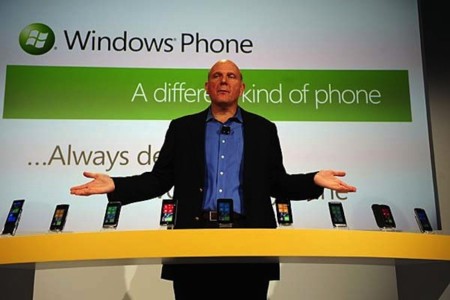Del «¡¿500 dólares por un teléfono que no tiene teclado?!» a WP8. Steve Ballmer y los móviles