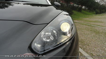 Peugeot RCZ 2013 2.0 HDi, ópticas delanteras