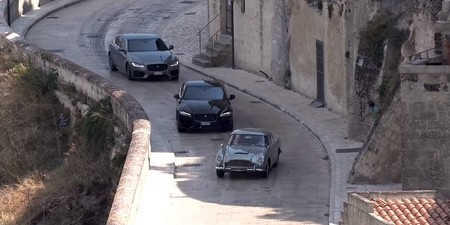 El Aston Martin DB5 es captado infraganti durante la filmación de “No Time to Die”