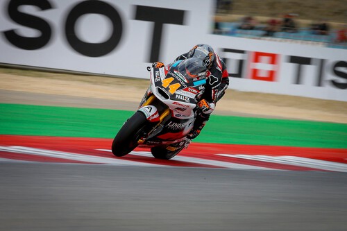 Arón Canet rompe su maldición aprovechando una pifia de Alonso López para ganar su primera carrera de Moto2 
