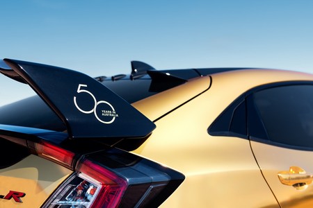 Honda celebra sus 50 años en Australia pintando de dorado un NSX, un Type R... y hasta un cortacésped