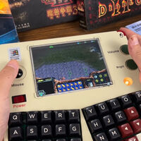 Un fanático de Windows 98 quería sentirse como en 1996. Sorprendentemente, lo consiguió creando un PC Gaming de bolsillo