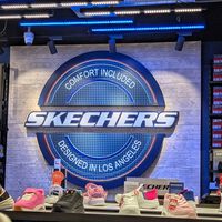 Skechers deja a precio de outlet las zapatillas más cómodas y bonitas que desearemos llevar a diario 