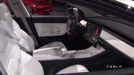 Si querías que el Tesla Model 3 tuviera un panel de instrumentos normal, tenemos una mala noticia: NO