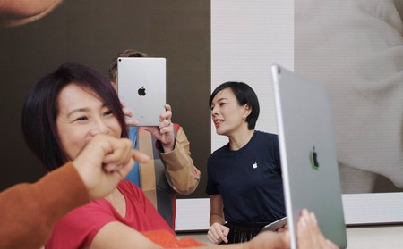 Algunos artistas que realizan sesiones de Today at Apple indican que se les paga con productos y no con dinero
