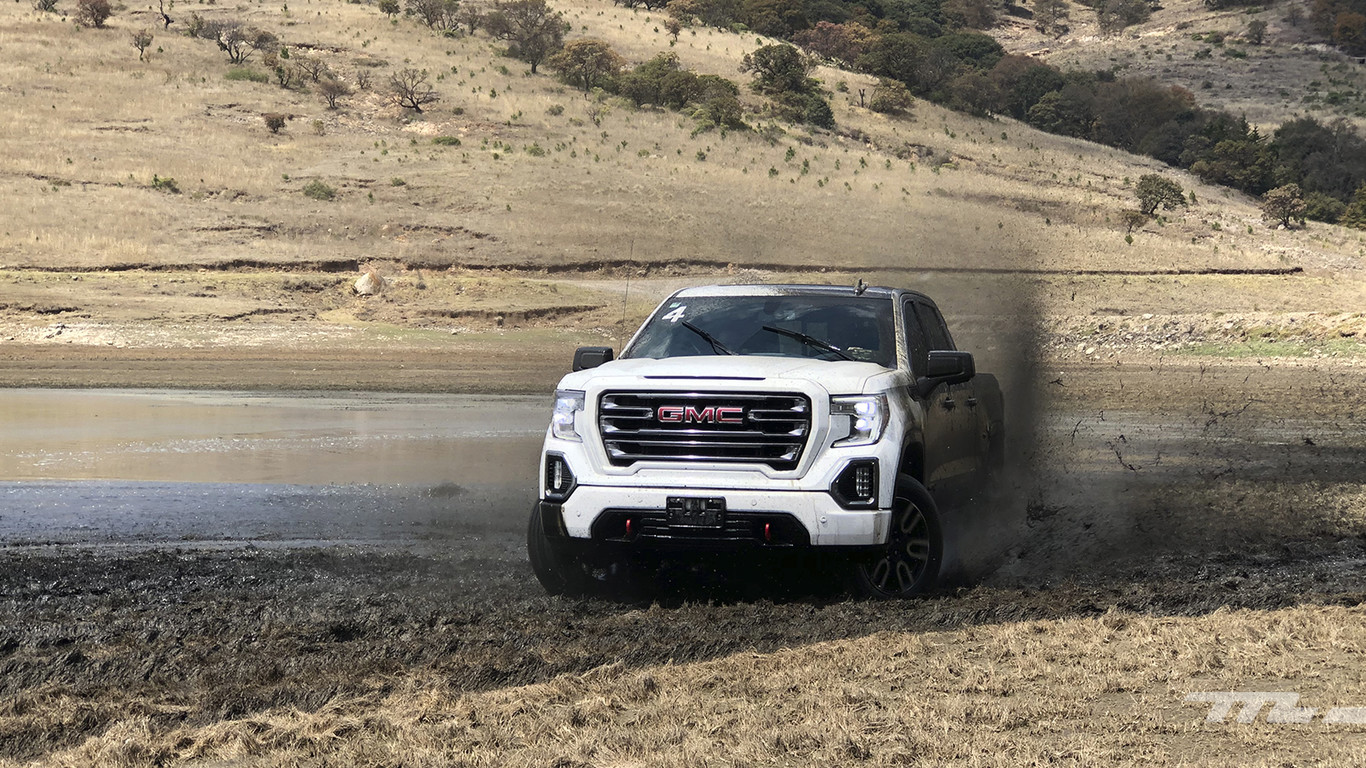 Manejamos la GMC Sierra 2019: la cara bonita de un V8 sin miedo al trato rudo