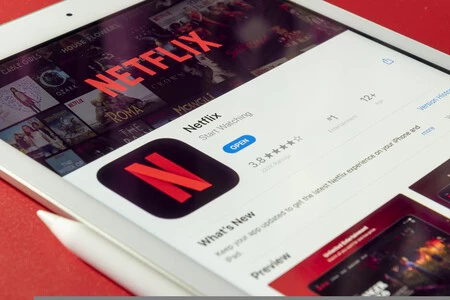 Netflix seguirá siendo el rey del streaming hasta, por lo menos 2026, pero Disney+ estará pisándole los talones para entonces: estudio