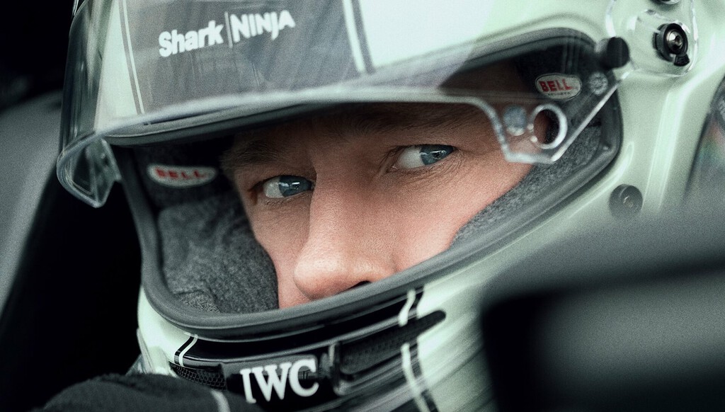En 'F1' hay escenas en las que sientes que vas dentro de un monoplaza a 300km/h. La razón es sencilla: los actores estaban en el volante 